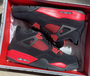 Style- Air Jordan 4 Red Thunder 